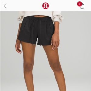 Lululemon stroll at sundown midrise 3” shorts